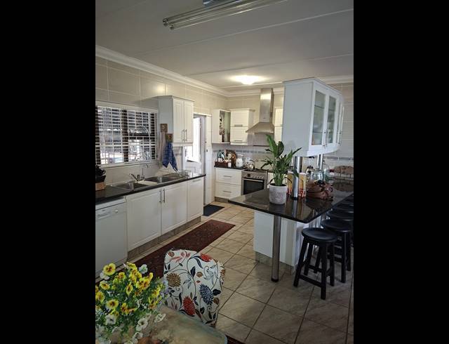 4 BEDROOM FREEHOLD FOR SALE IN PALM BEACH